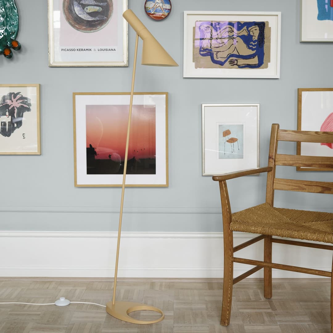 AJ Stehleuchte, sandfarben - Louis Poulsen - Wohnzimmer - Design - Metall - Einflammig