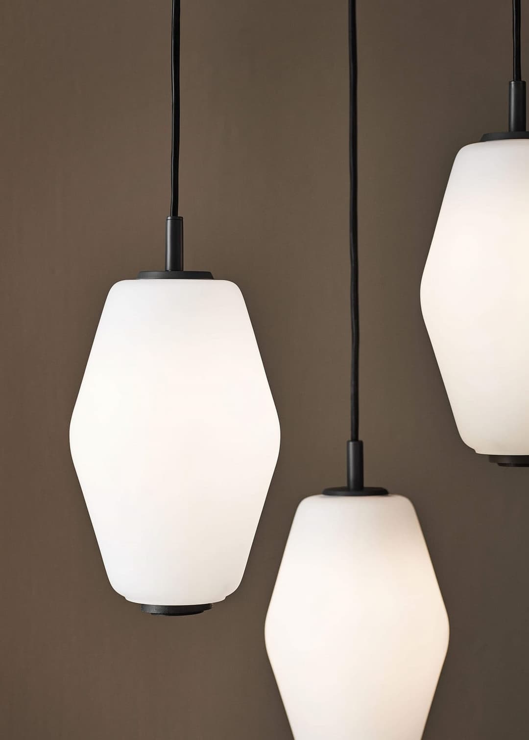 Dahl Small Pendelleuchte Opal Glas Weiß/Grau - Northern - Wohnzimmer - Metall