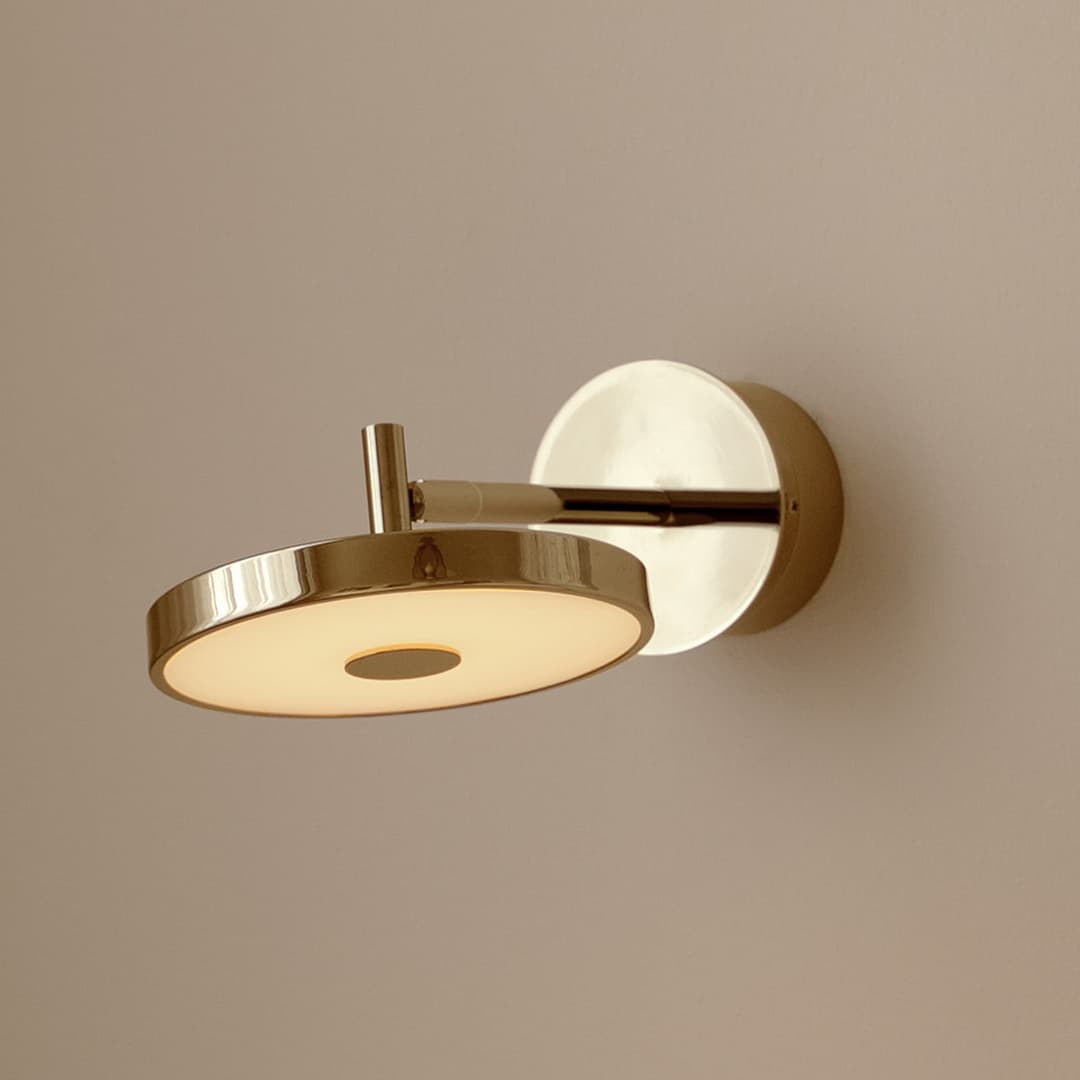 Asteria SHORT HW LED-Wandlampe messing poliert 28 cm - UMAGE - Wohnzimmer - Design - Metall - Einflammig