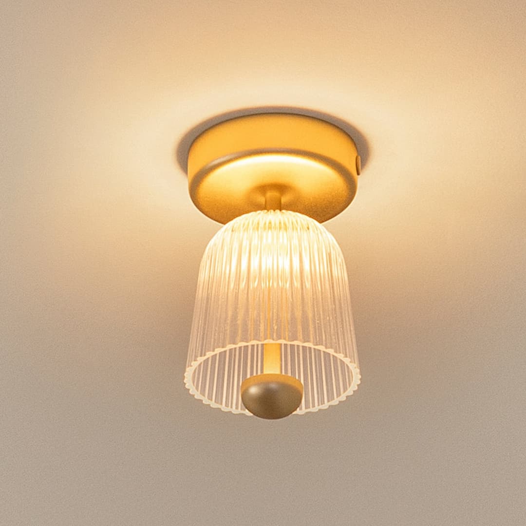 Asteea Deckenlampe Ø 12 cm Messing/Klar - Nuura - Wohnzimmer - Skandinavisch - Metall - Einflammig