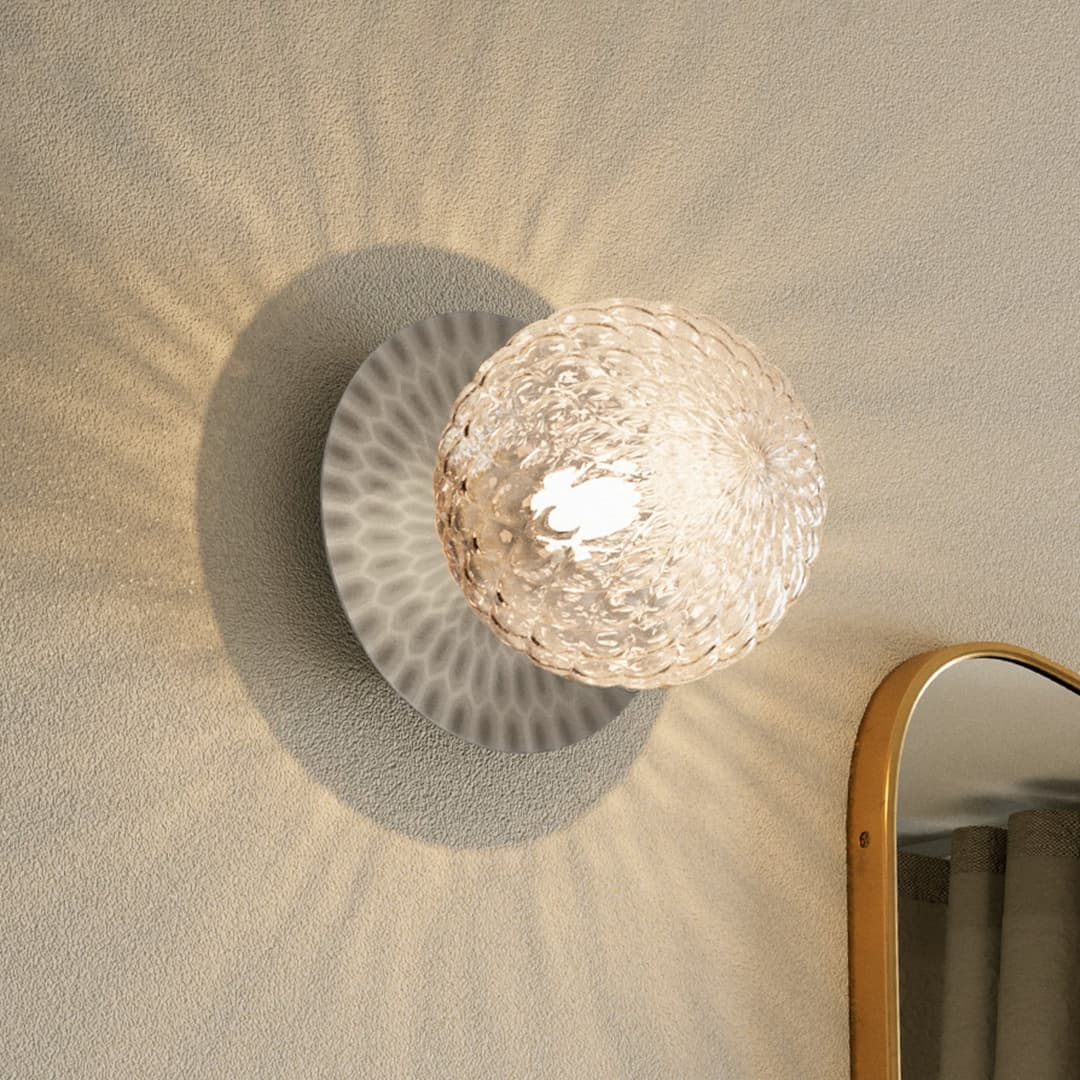 Liila 1 Medium Wandleuchte, silber/klar, IP44, G9 - Nuura - Badezimmer - Design - Metall - Kugel