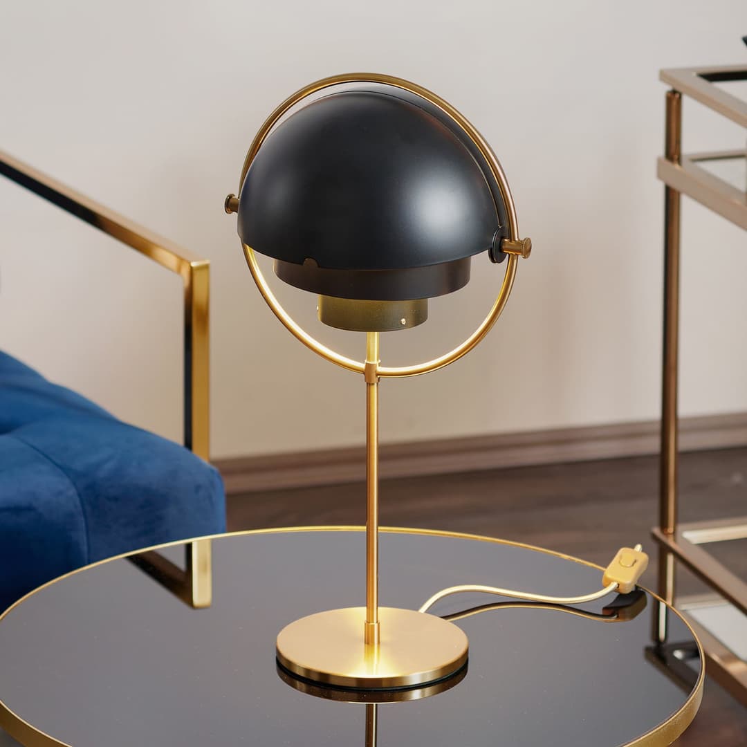 Multi-Lite Tischleuchte Brass/Black - GUBI - Wohnzimmer - Design - Metall - Mit Schirm