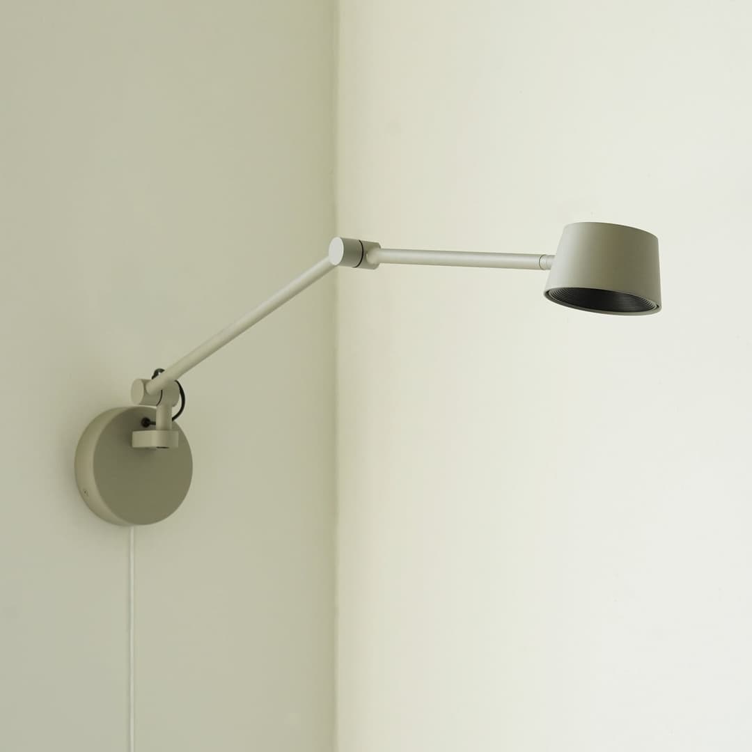 Direction LED-Wandlampe, grau matt, Ausladung 53cm - Antidark - Wohnzimmer - Modern - Metall - Einflammig