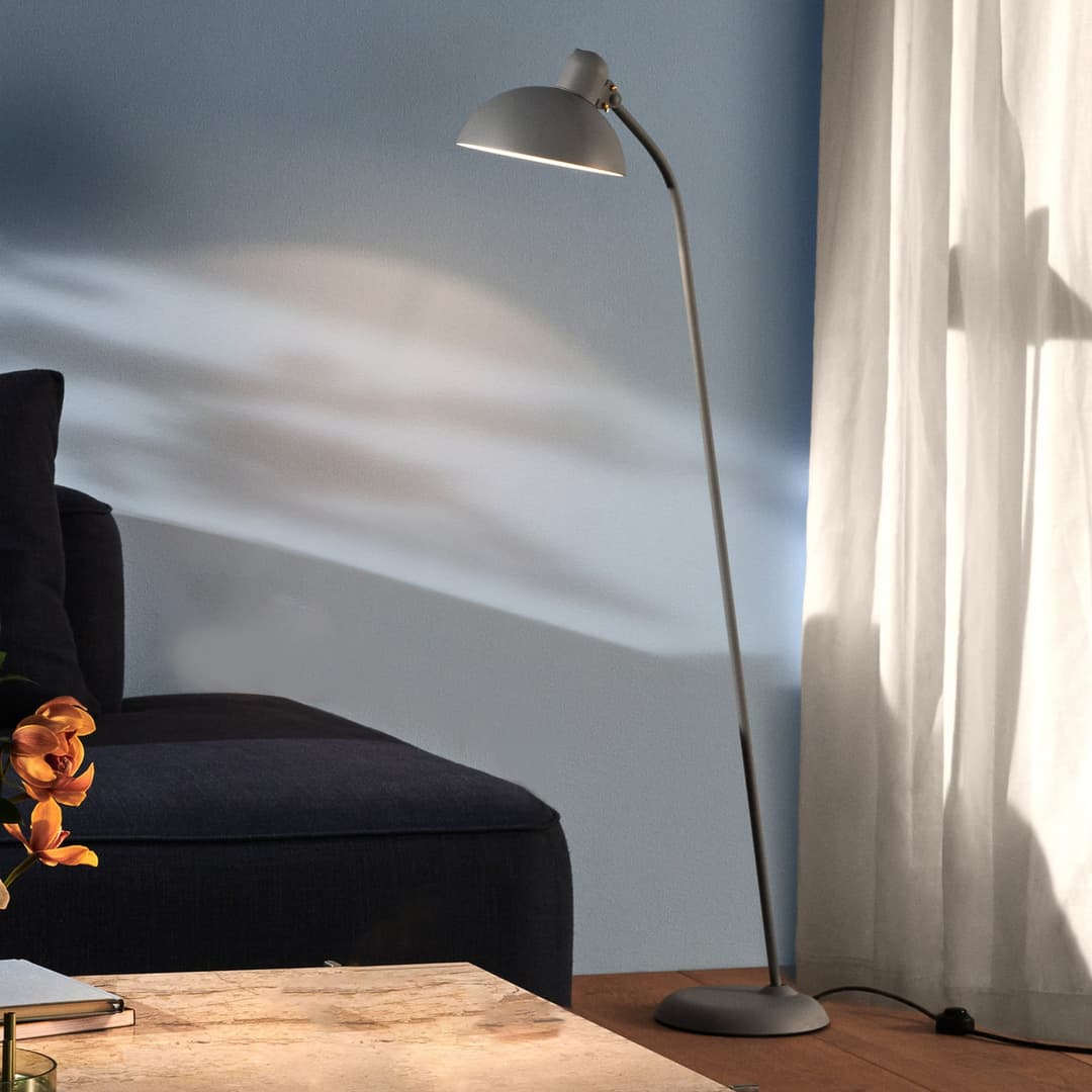 KAISER idell 6556-F Stehleuchte hellgrau - Fritz Hansen - Wohnzimmer - Design - Metall - Mit Schirm