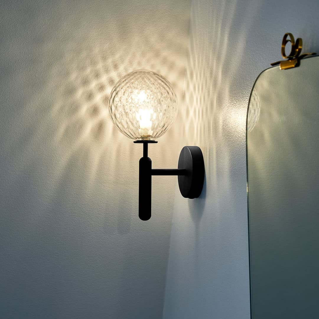 Miira Wandleuchte Rock Grey/Optic Clear - Nuura Miira Wall - Wohnzimmer - Design - Metall - Kugel